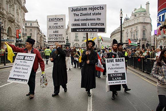 Rabbi in protest