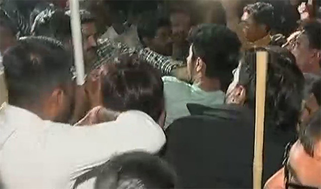 Cong BJP workers fight in Rajkot