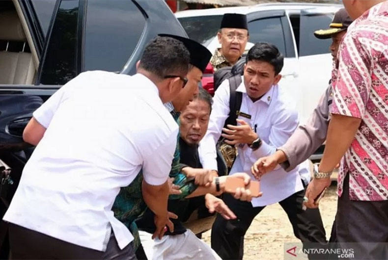 Minister stabbed in Indonesia