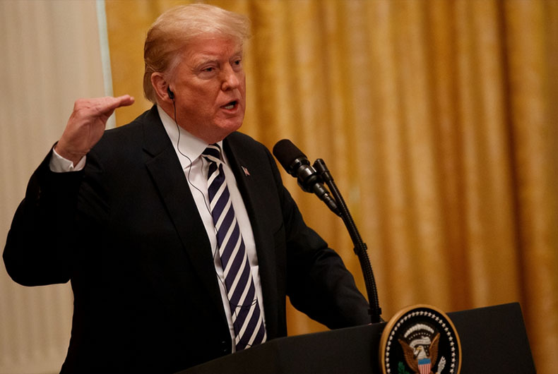 Does Trump wear mask