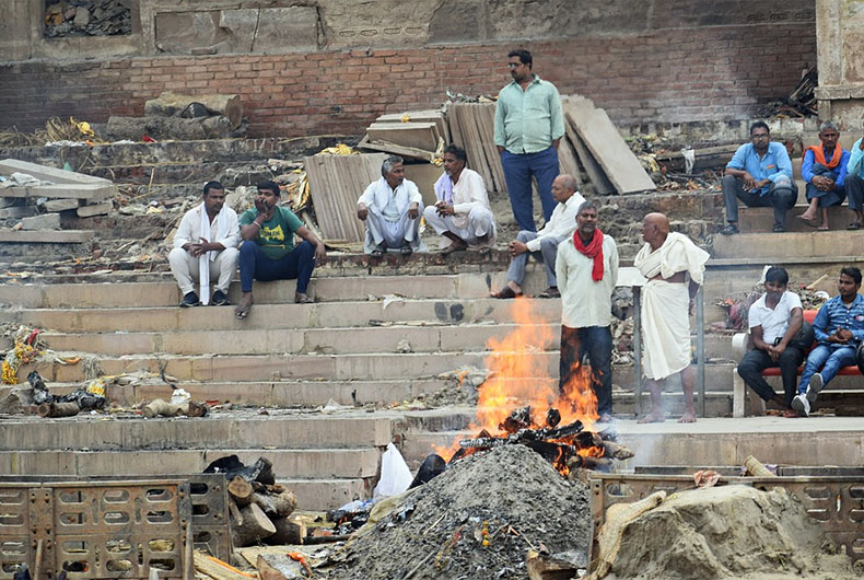 Muslim Perform Last Rites of Hindus