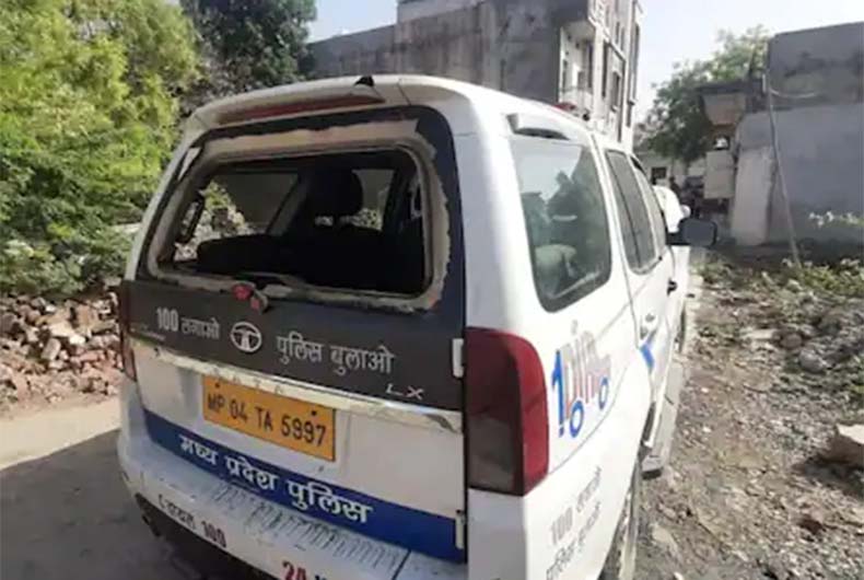 Ratlam Police Attacked