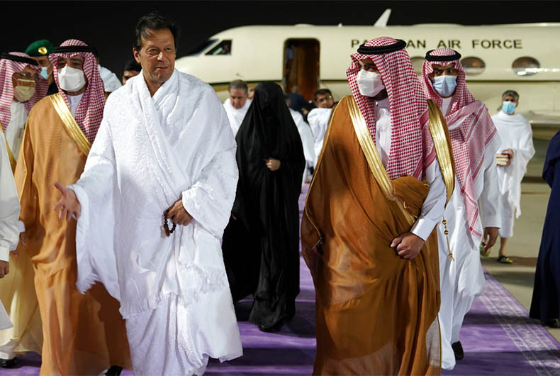 Imran Khan and Bushra Bibi in Makkah