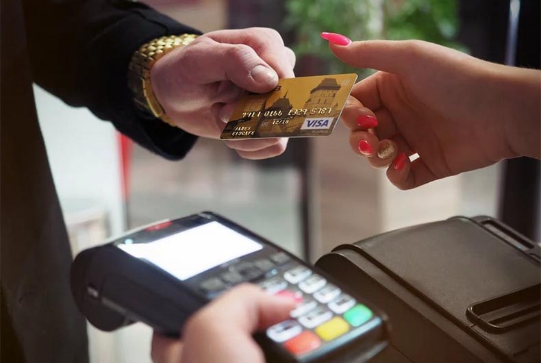 In how many countries Apple Pay is available