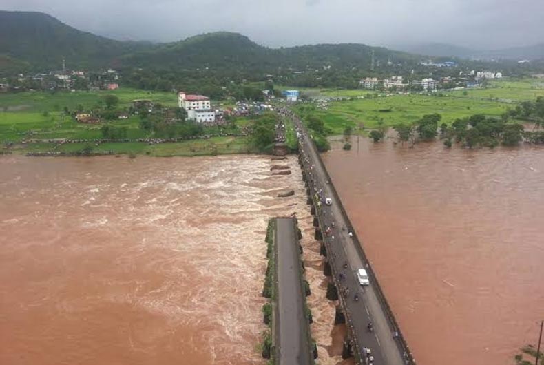 How many bridges in Maharashtra