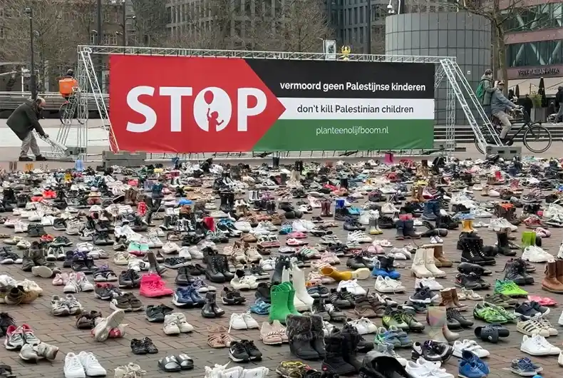 Netherlands stands for 8,000 massacred Palestinian babies in touching gesture