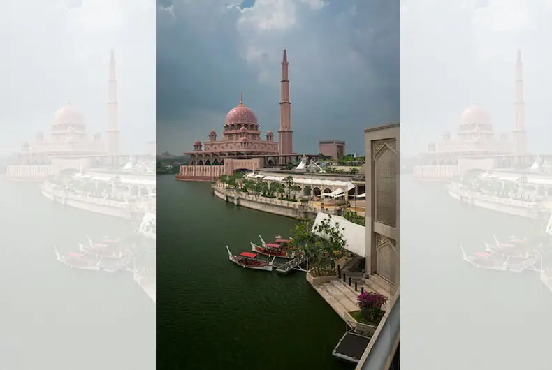 Viral Video: Malaysi'a "Masjid Putra" Mesmerises Netizens