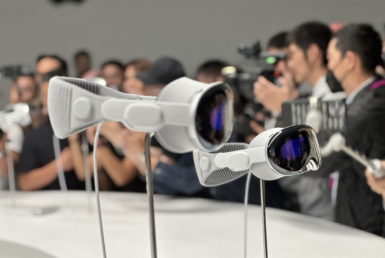 Apple AR Headset Vision Pro - Features, Price