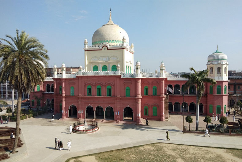 Darul Uloom Deoband bars students from attending Private Classes