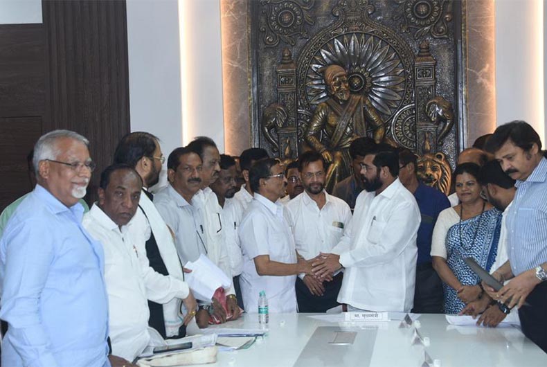 OPS: Maharashtra Govt employees call off strike