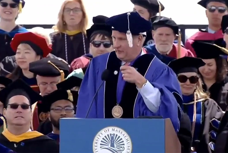 Watch US billionaire gives in gift 1,000 each to 2,500 graduates