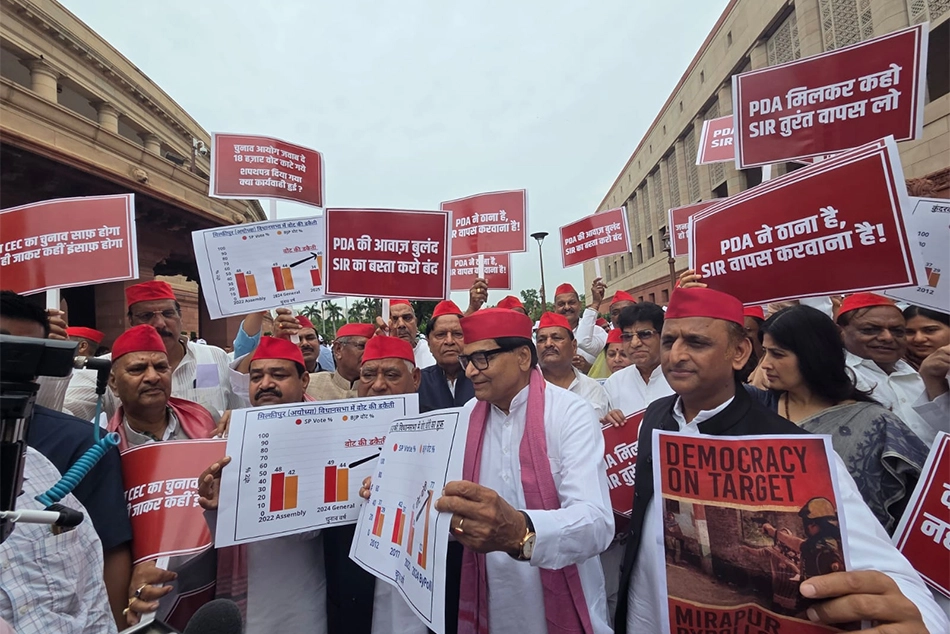 ‘One Man, One Vote’ March of 300 MPs to EC Office Stopped