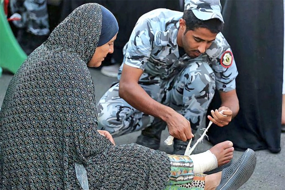 Outrage as Makkah Haram Policeman assaults Egyptian couple performing Umrah