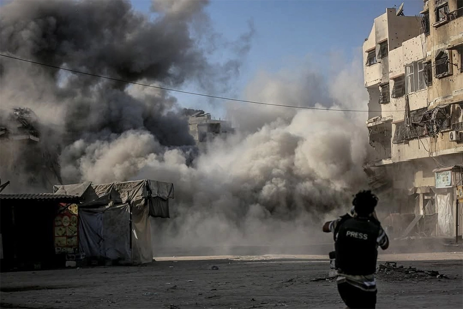 Israeli bombing in Gaza eases as Hamas 'partially' accepts Trump's Peace Plan
