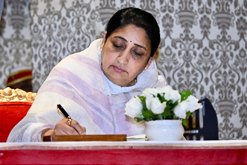 Sunetra Pawar takes oath as Maharashtra's 1st Woman Dy CM