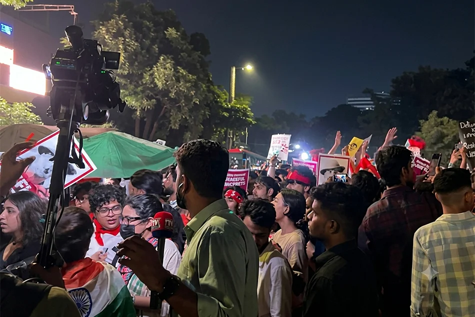 Bouquets and Brickbats Pouring in for CJP Protests