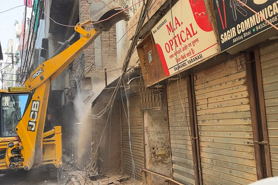 In Pictures: Setting Own Home on Fire, Cries of People as Dalmandi Bulldozed