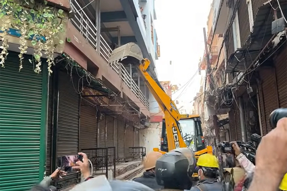 In Pictures: Setting Own Home on Fire, Cries of People as Dalmandi Bulldozed