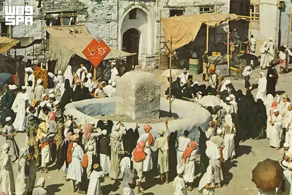 When Cameras Captured First Color Photos of Makkah Grand Mosque