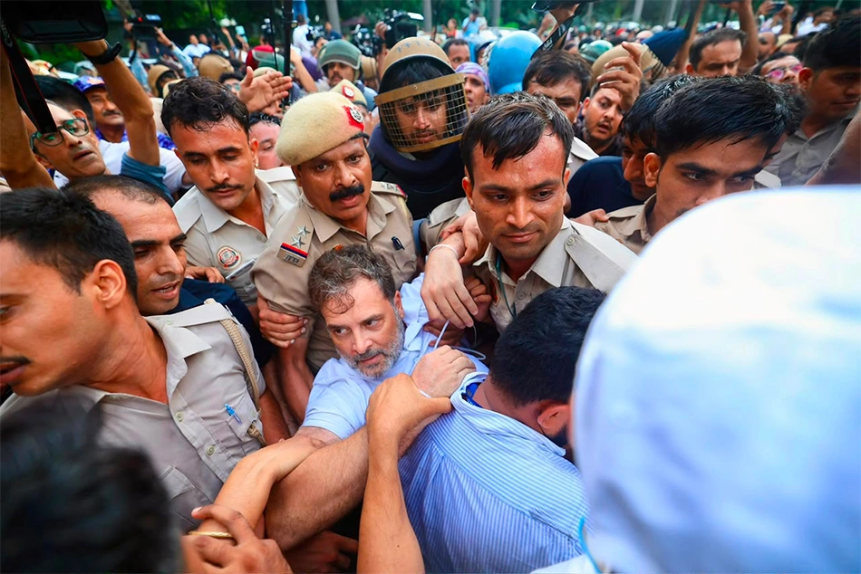 When ‘Self Hand-Cuffed’ Rahul Gandhi Shocked Narendra Modi