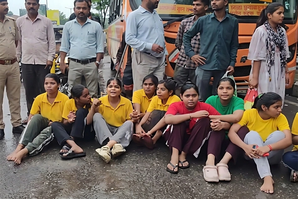 From Lucknow to Azamgarh: Students Protesting Against Adityanath Govt Across UP