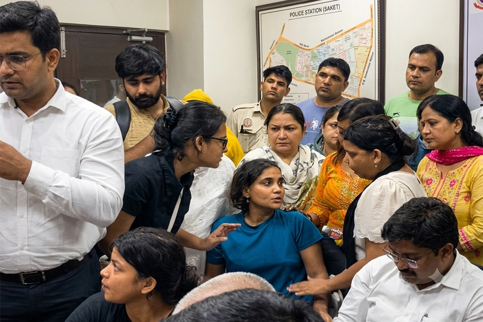 Outrage, FIR demand against Delhi Police grow over beating of Muslim Female Journalists
